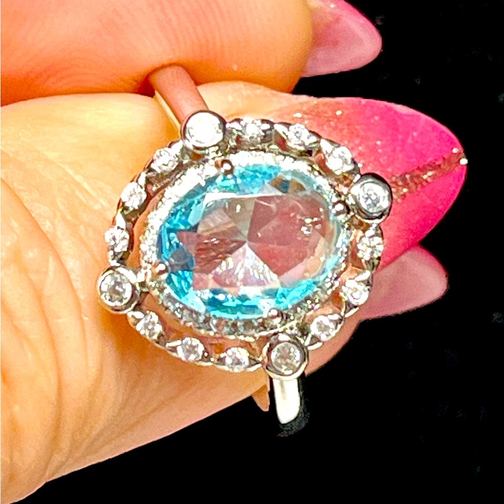 🦋Stunning silver and blue aquamarine halo right hand ring -NWOT-amazing